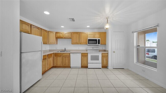 Foto del edificio - 213 Homer Ave S