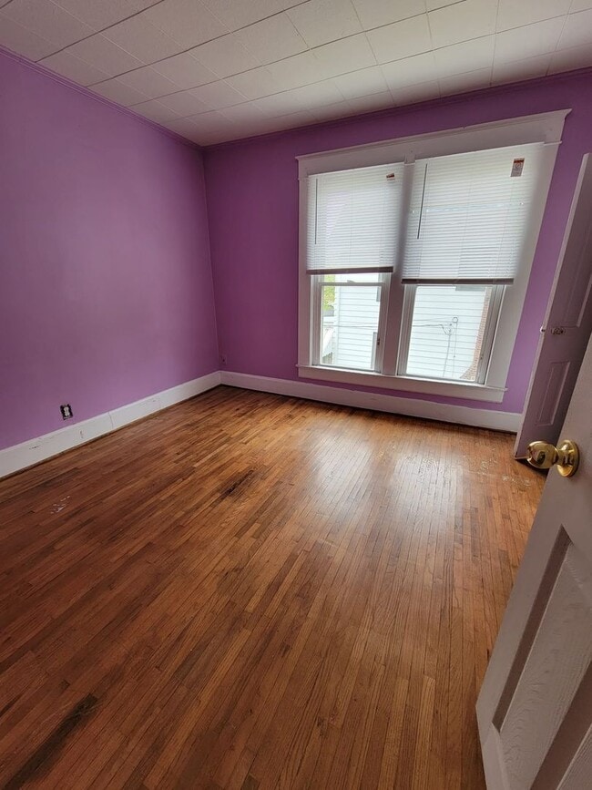 Building Photo - 542 Haller St