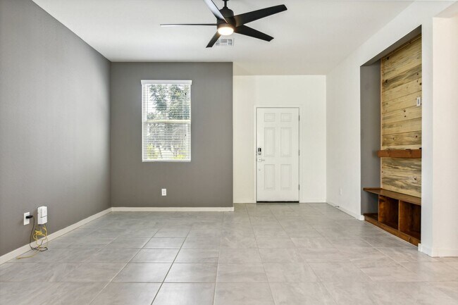 Foto del edificio - 18666 Puget Ave