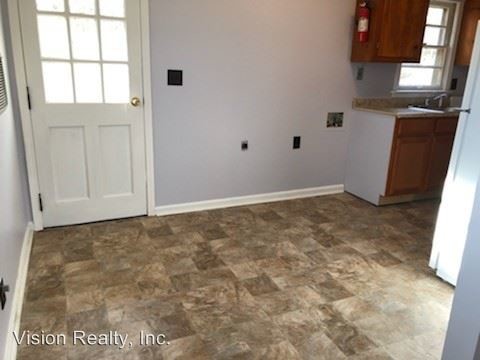 Building Photo - 114 Hadley Dr