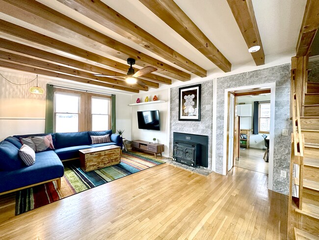 Foto del edificio - 131 Fort Point Rd