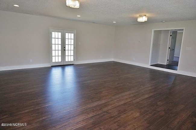 Building Photo - 119 Investment Ln