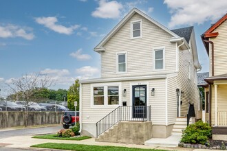 Building Photo - 13 Wilkins Ave