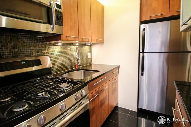 Building Photo - 153 E 87th St