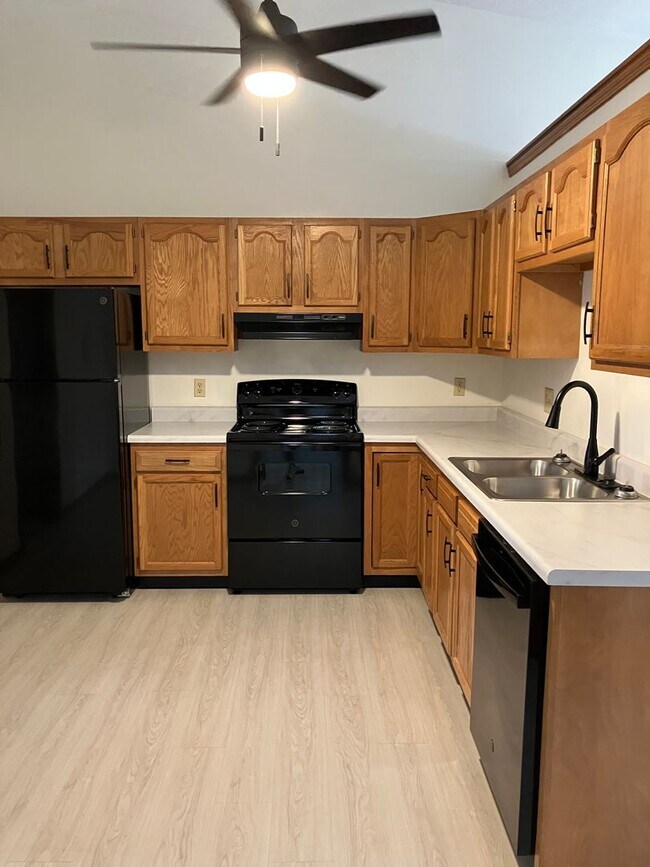 Foto del edificio - Ranch Condo with 2 Bedrooms, 1 Bath, and 1-Car Attached Garage in Troy, Ohio - Coming in June!