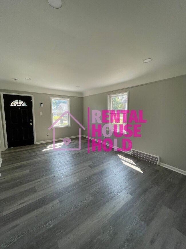 Building Photo - Security Deposit Slashed Just $500 Dream B...