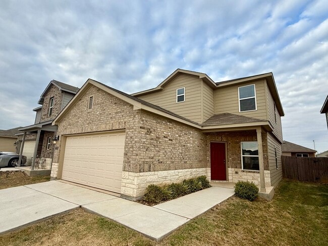 Building Photo - 4 Bedrooms, 2.5 Bathroom house with a huge back yard in New Braunfels!