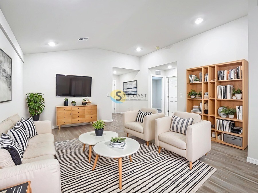 Foto principal - 17142 Nixon Ave