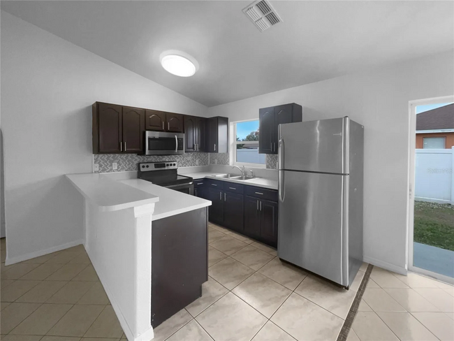 Building Photo - 546 Koala Dr