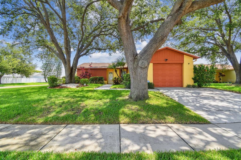 Foto principal - 907 Old Field Dr