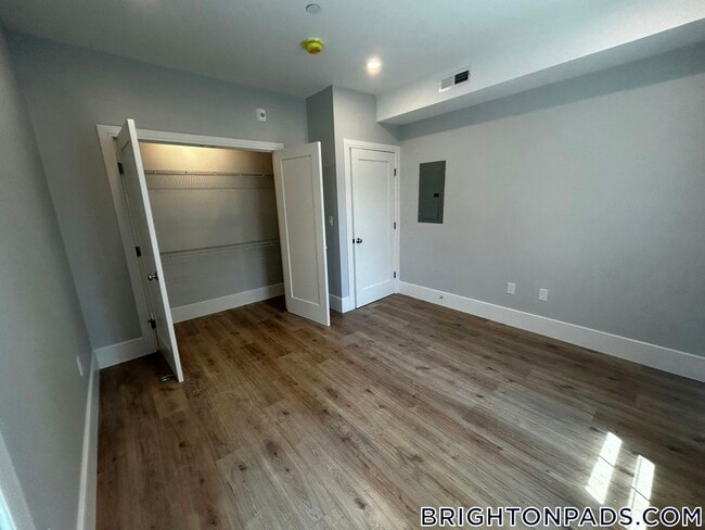 Foto del edificio - 124 Kenrick St