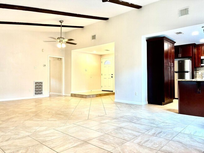 Building Photo - 16927 Hibiscus Ln