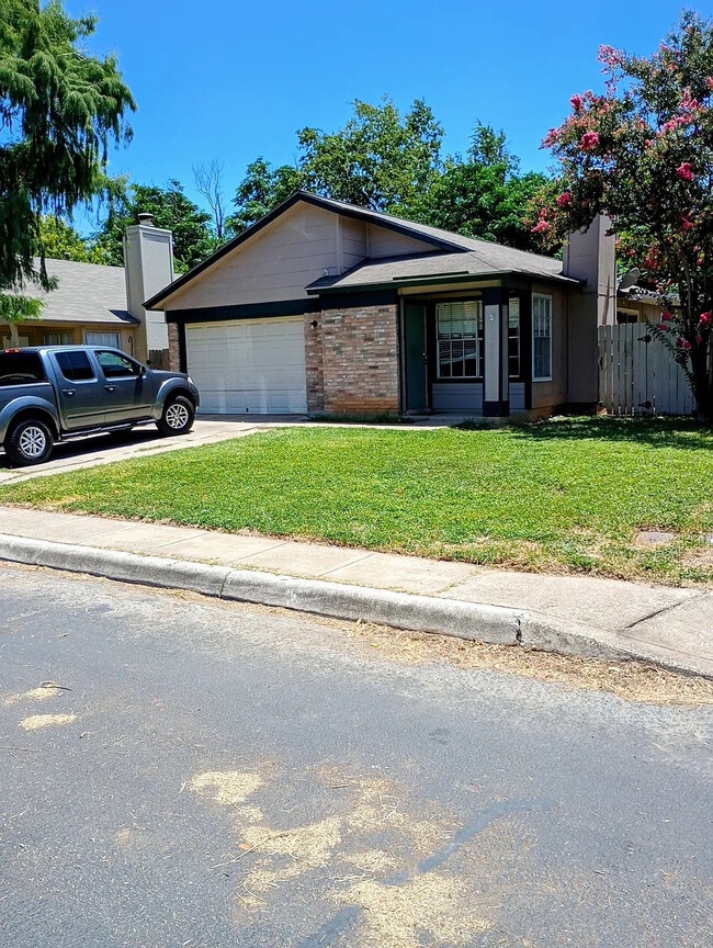 Building Photo - Room in Single Family Home on Hardesty