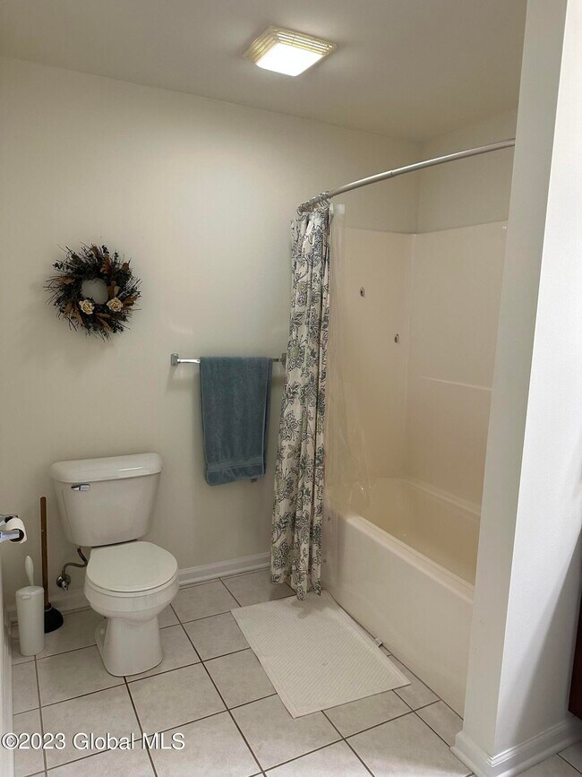 Building Photo - 6 Ascot Cir