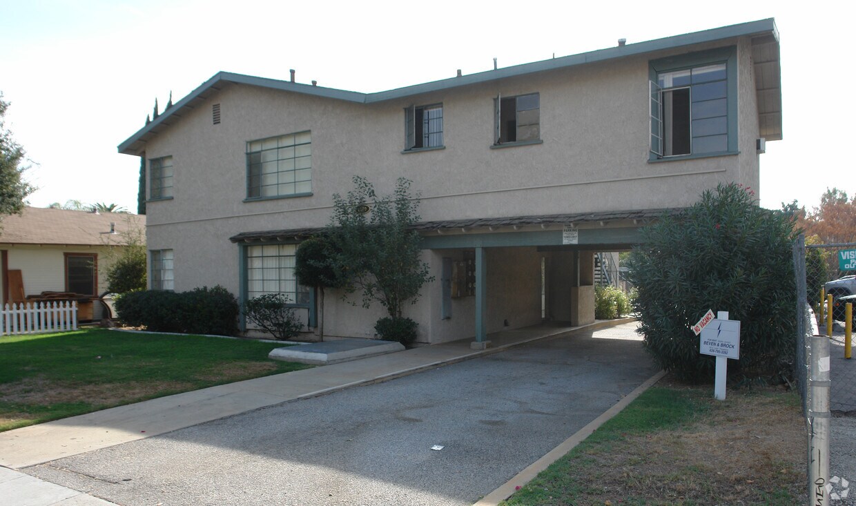 Building Photo - 1120 Villa St