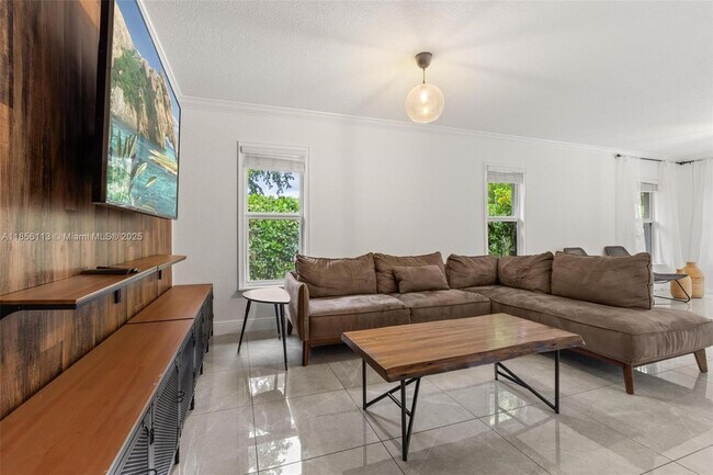 Foto del edificio - 1081 NE 132nd St