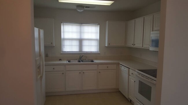 Building Photo - 3 Bedroom Home in Carolina Forest Community
