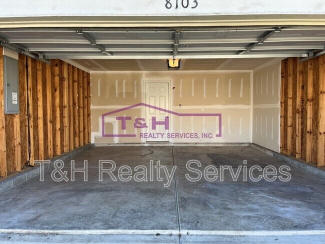 Foto del edificio - 8103 Grove Berry Way