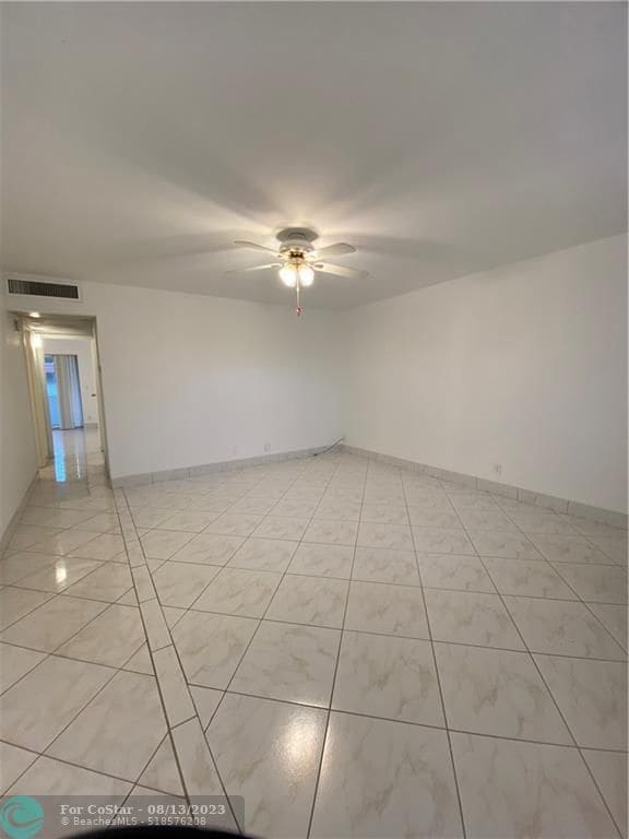 Building Photo - 557 Saxony Dr