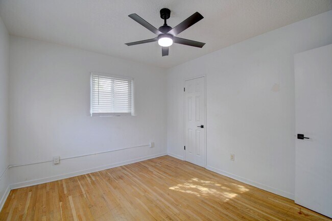 Foto del edificio - NE Heights 2 Bedroom 1 Bath  with garage