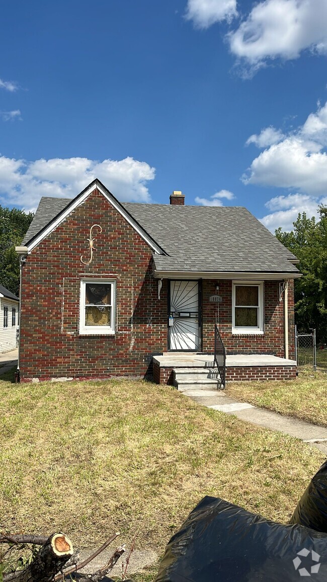 Building Photo - 18876 Helen St