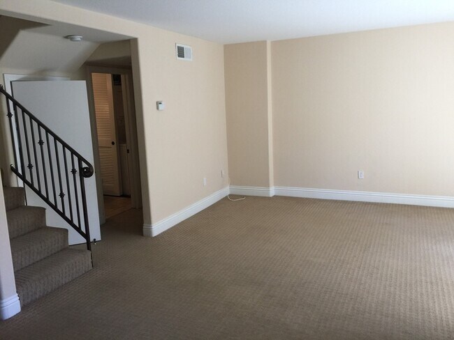 Foto del edificio - Gorgeous Updated UTC La Jolla Condo!