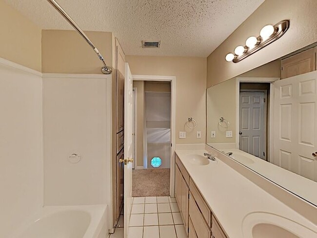 Building Photo - No Application Fee* $500 off first months ...