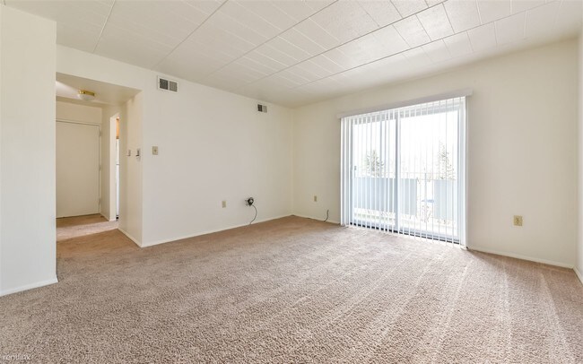 Building Photo - 2 br, 1 bath Apartment - 17 Hillcrest Dr