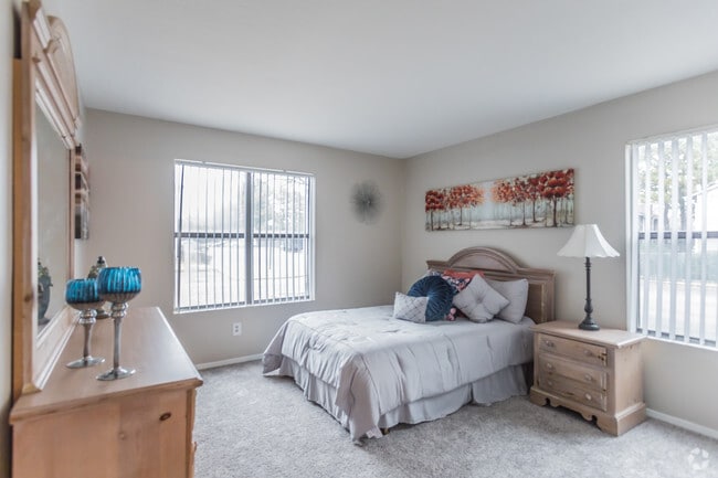 2 BR, 2 BA - 986SF - The Boulevard