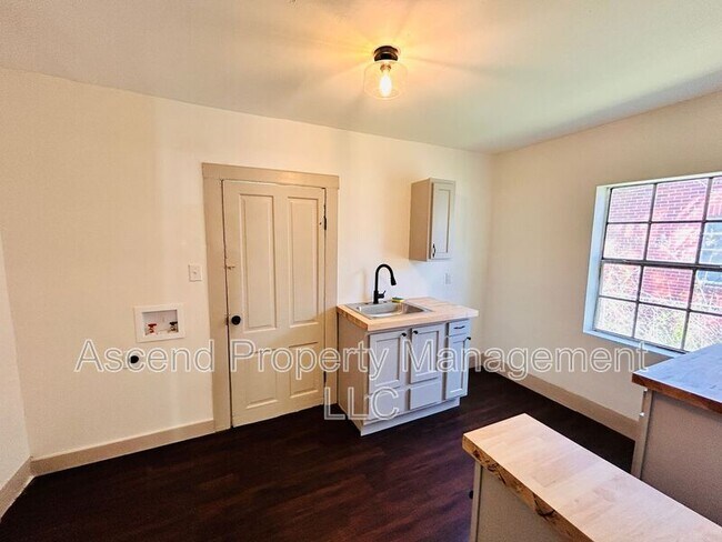 Foto del edificio - 727 Henderson Ave