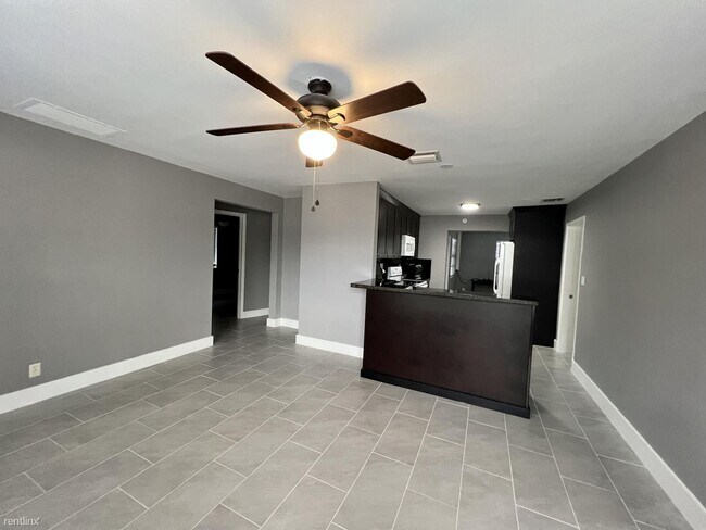 Building Photo - 3 br, 2 bath House - 120 NE 23rd Ct