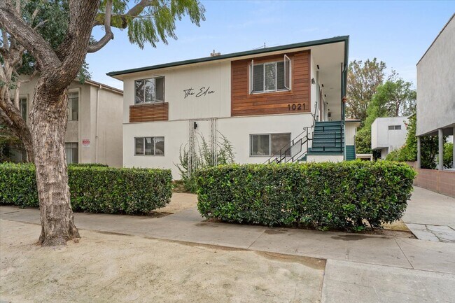 Foto del edificio - 1021 N Edinburgh Ave