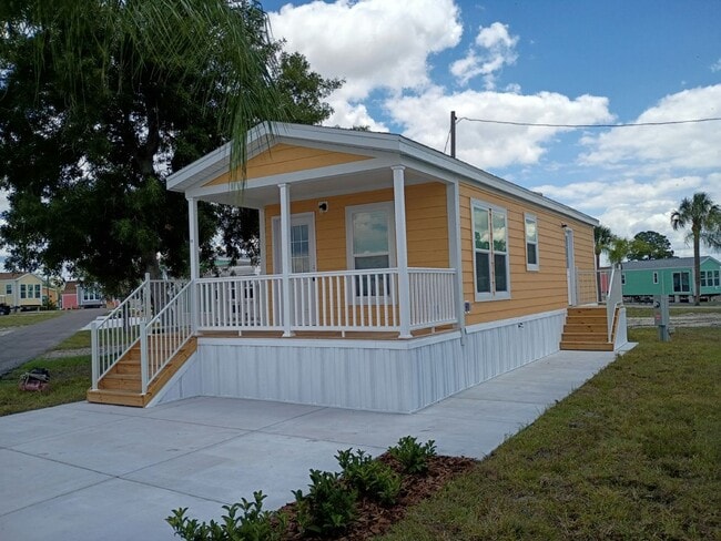 Building Photo - 32 Lily Dr