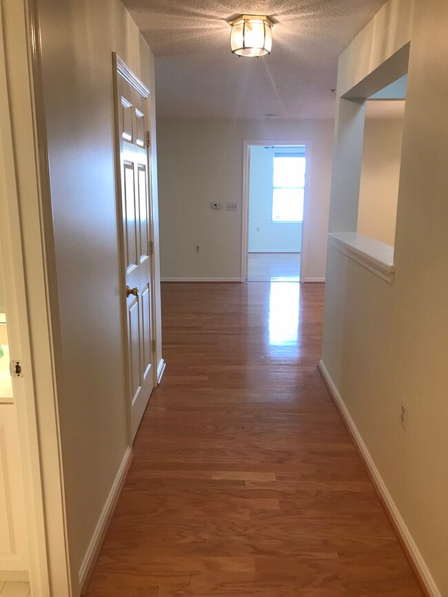 Photo - 10018 Vanderbilt Cir Apartment