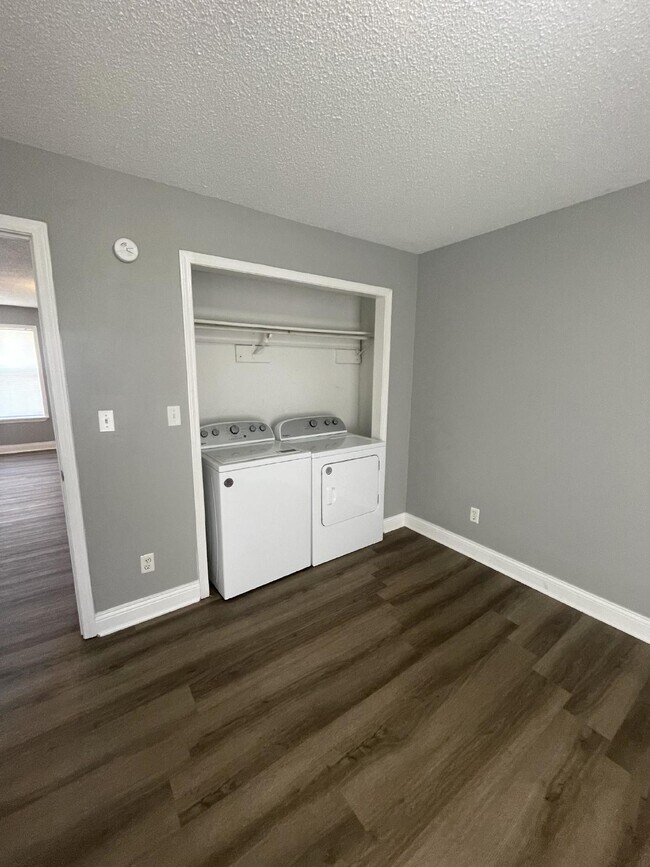 Foto del edificio - "Charming 2-Bedroom Retreat on Hutchens Rd...