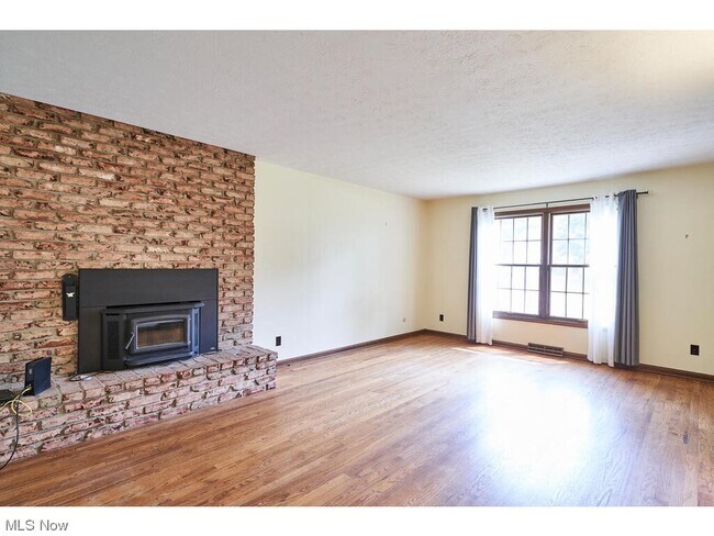 Building Photo - 620 Beaverbrook Dr