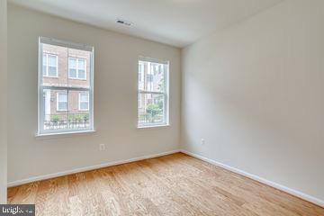 Building Photo - 612 Totten Pl NE