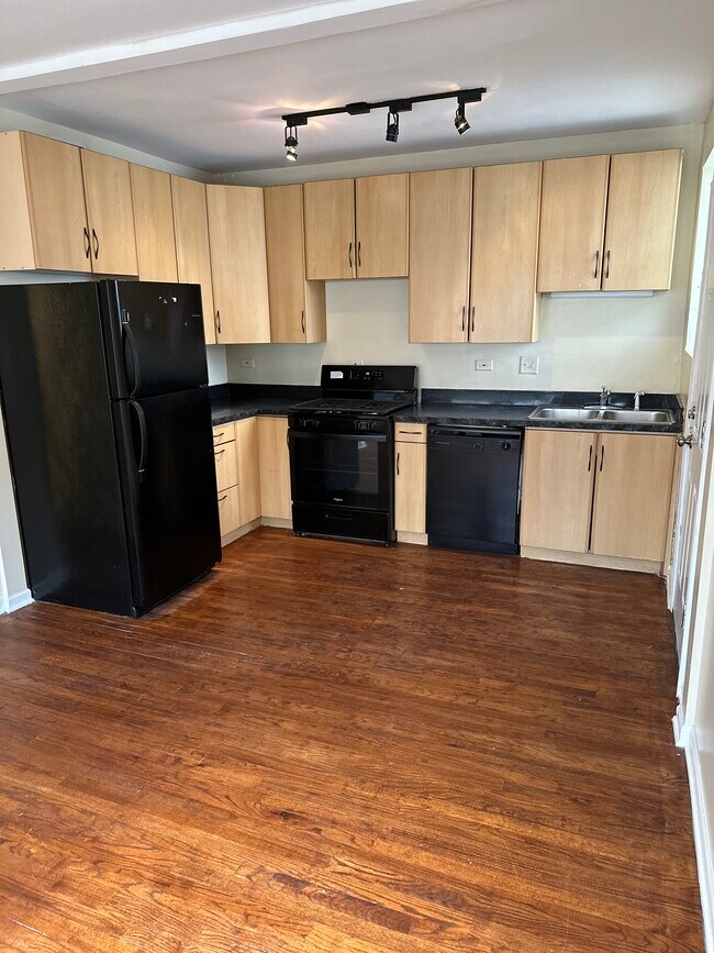 Foto del edificio - 1637 E 77th St