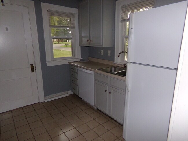 Foto del edificio - Corner Lot Cape Cod!