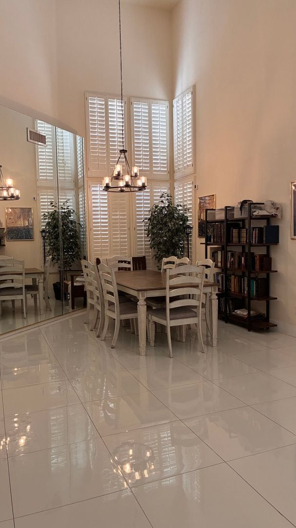 Foto del edificio - Stunning Fully Remodeled Luxury Home in Peccole Ranch