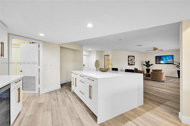 Foto del edificio - 5706 Guava Dr