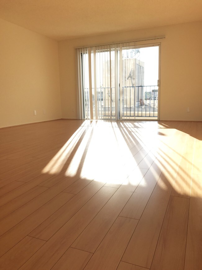 Foto del edificio - 15150 Sherman Way