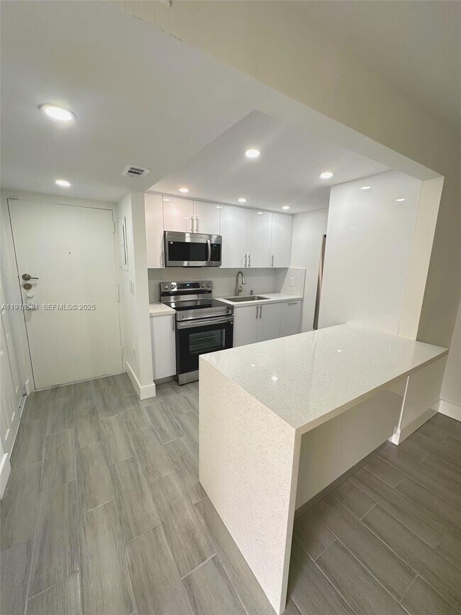 Foto del edificio - 14201 N Kendall Dr