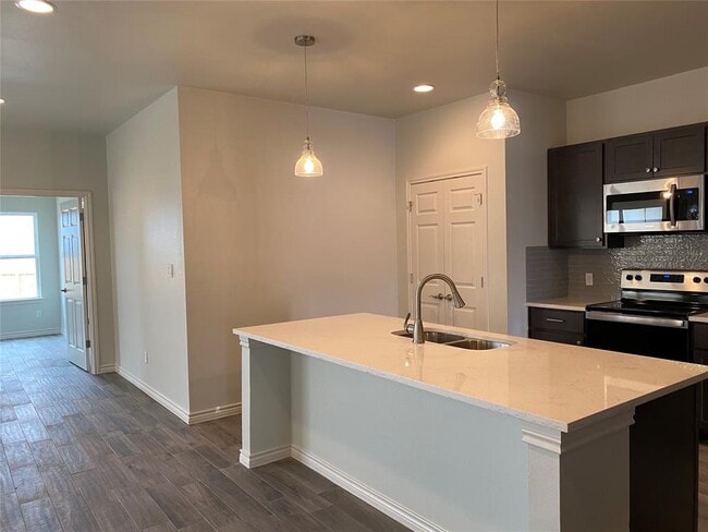 Building Photo - 525 CR 306