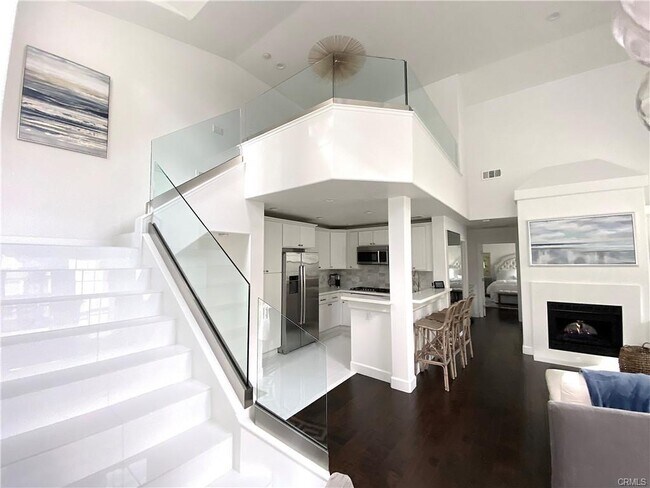 Building Photo - 40 Anjou