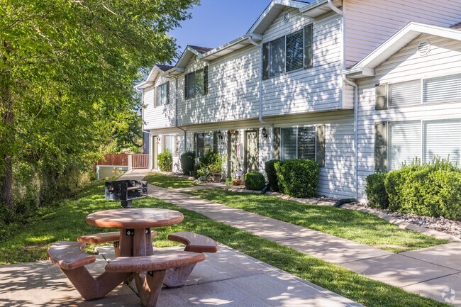 Picnic and BBQ Area - Sunridge Apartments