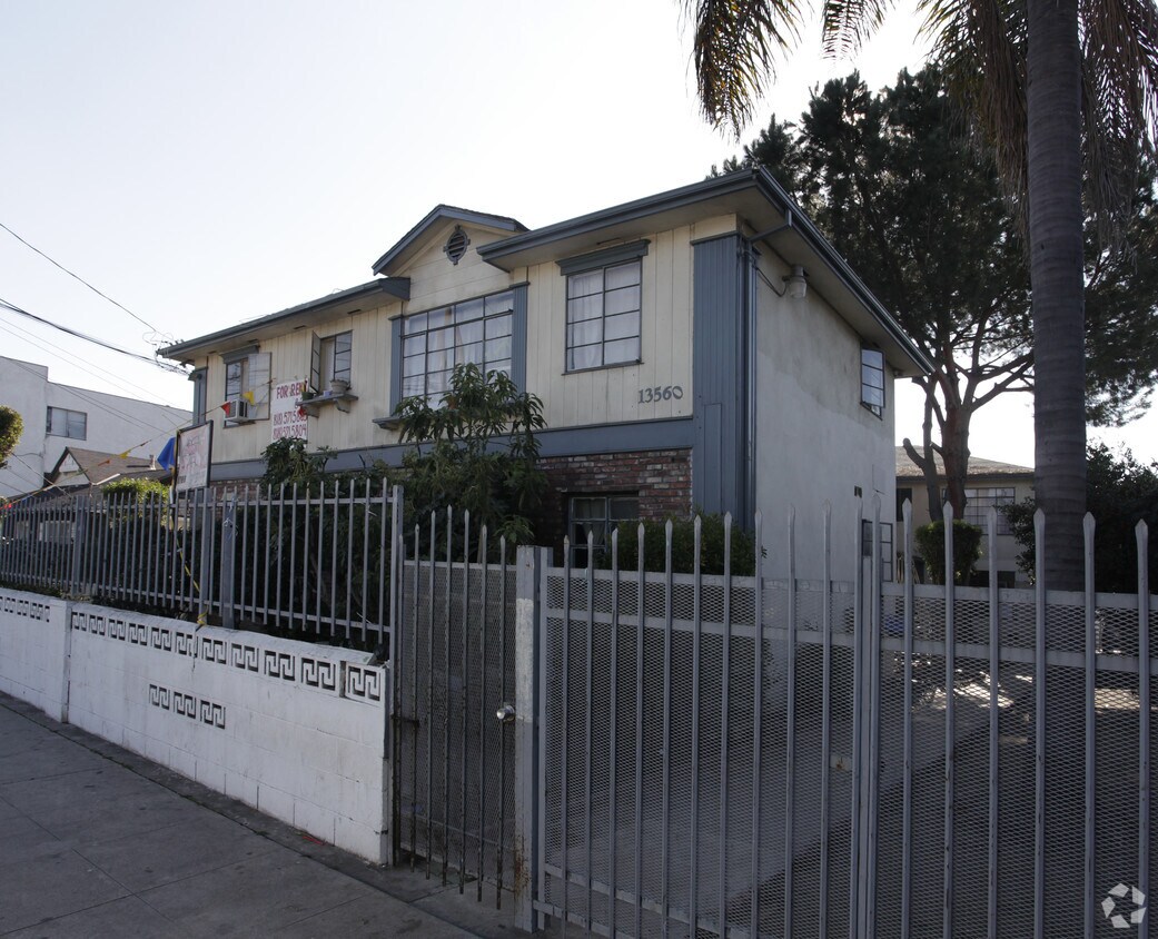 Building Photo - 13560 Victory Blvd