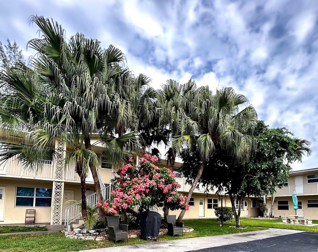 Primary Photo - 1301 N 12th Ct