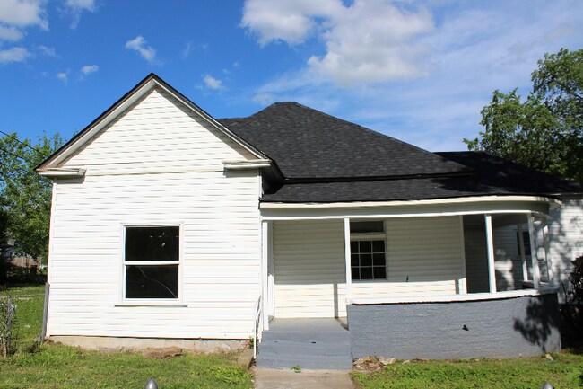 Building Photo - 312 N Elliott Ave