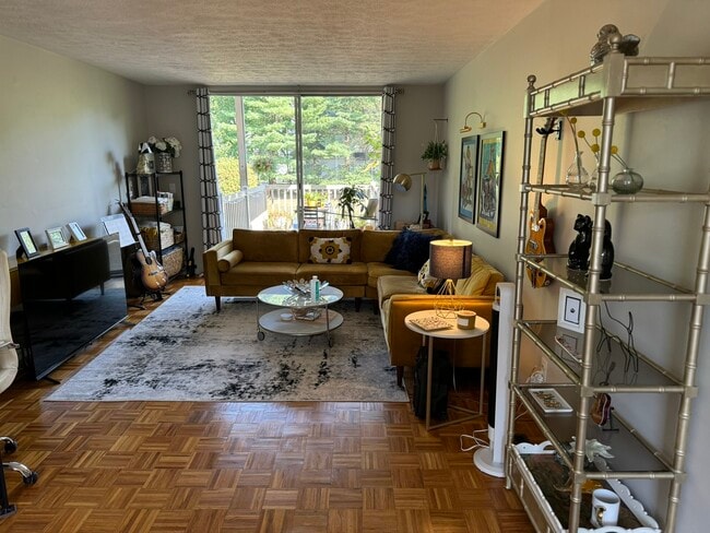 Foto del edificio - 6640 Chaffee Ct